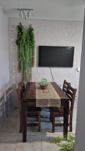 Apartamento com Varanda Ampla, Garagem rotativa, a poucos metro da Praia